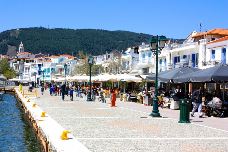 skiathos 25 polites ke epichirimaties enantion idioktiton kafe bar sto palio limani me exodiko IMG 1318 e1429113424122